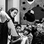 A class held in front of a Joan Miró painting at the Cincinnati Art Museum, 1968. Photo: David Hurn